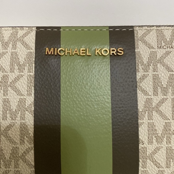 Michael Kors Jet Set Continental Wallet - Picture 2 of 16